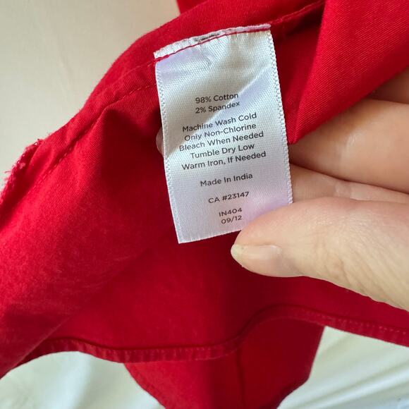 Talbots Womens Petite Sleeveless Red Blouse Size 10P Bee Button Front Workwear - Picture 5 of 6